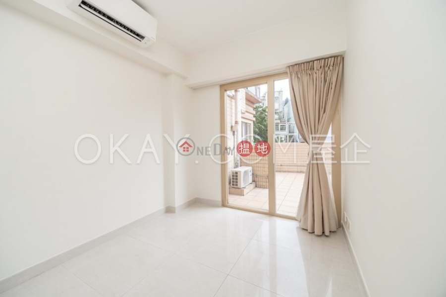 HK$ 41,000/ month Villa Fiorelli Southern District | Elegant 3 bedroom with terrace | Rental