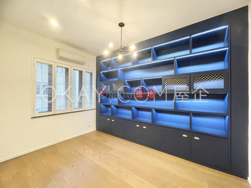 HK$ 68,000/ month Se-Wan Mansion, Wan Chai District Luxurious 3 bedroom with balcony | Rental