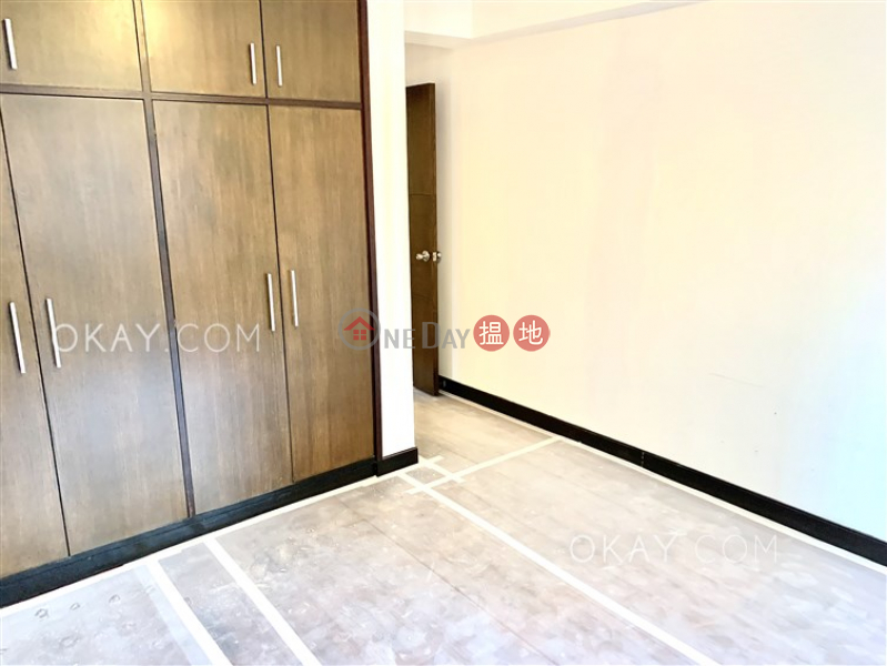 Tasteful 3 bedroom with balcony & parking | Rental | Block 5 Phoenix Court 鳳凰閣 5座 Rental Listings