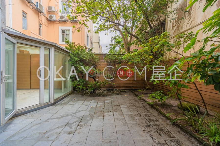 HK$ 89M | Redhill Peninsula Phase 2, Southern District Unique house with rooftop, balcony | For Sale