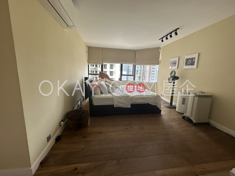 Stylish 4 bedroom with parking | For Sale | Silvercrest 聚安樓 Sales Listings