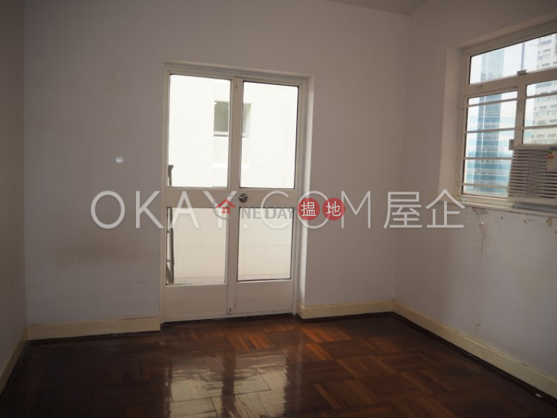 Charming 4 bedroom on high floor with balcony | For Sale | Mansion Building 民新大廈 Sales Listings