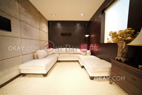 Gorgeous house with parking | For Sale, Las Pinadas 松濤苑 | Sai Kung (OKAY-S285911)_0