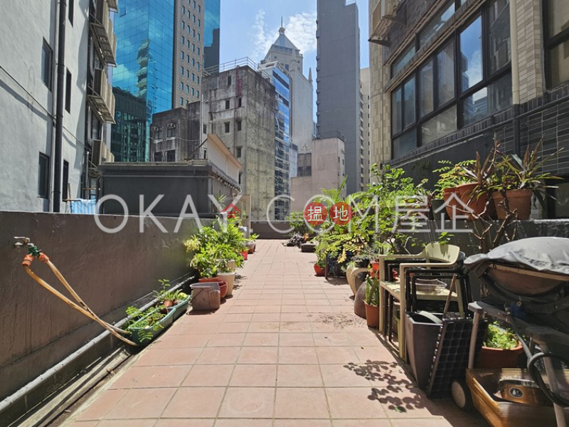 Nicely kept 2 bedroom in Central | Rental | Wah Hing House 華興大廈 Rental Listings