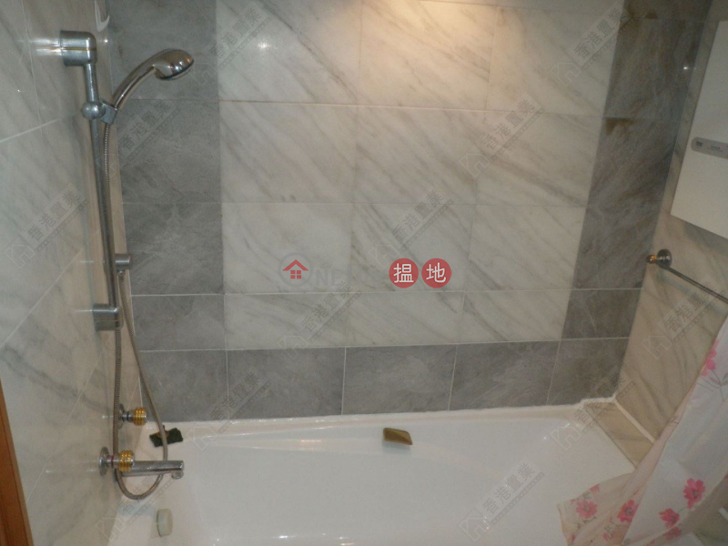 Two-bedroom unit with two en-suite bathrooms at The Waterfront 1 Austin Road West | Yau Tsim Mong Hong Kong Sales, HK$ 18M