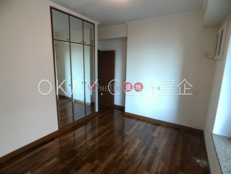 Rare 2 bedroom with parking | Rental, Hillsborough Court 曉峰閣 Rental Listings | Central District (OKAY-R25085)