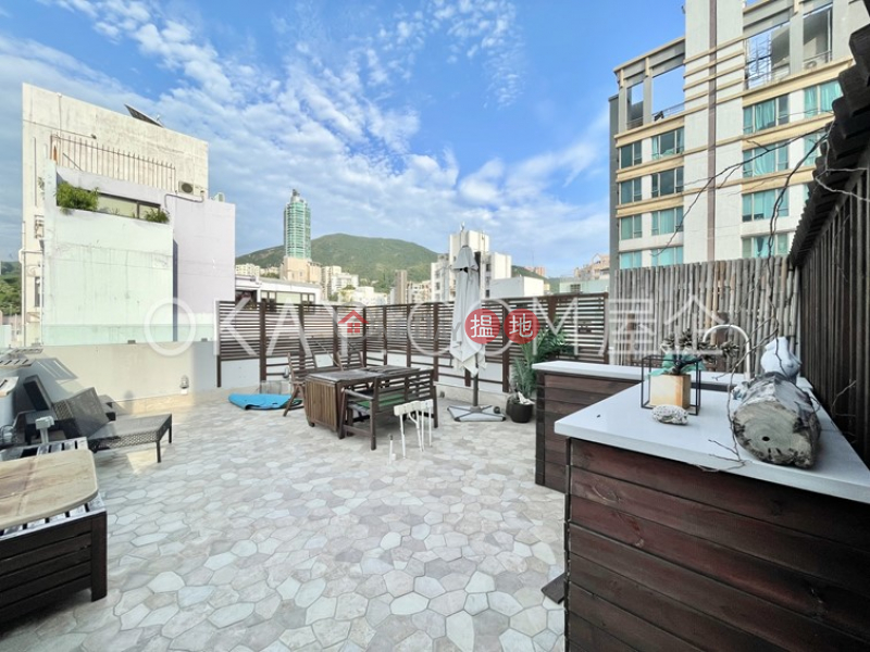 Charming 2 bedroom on high floor with rooftop | Rental | Yuk Sau Mansion 毓秀大廈 Rental Listings