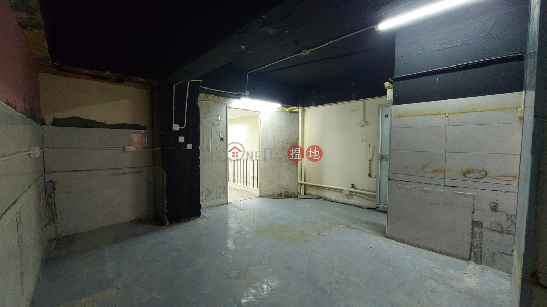 HK$ 30,000/ month, Po Cheong Building, Cheung Sha Wan, Sham Shui Po Nam Cheong Street, Ground floor shop for rent, With Cockloft