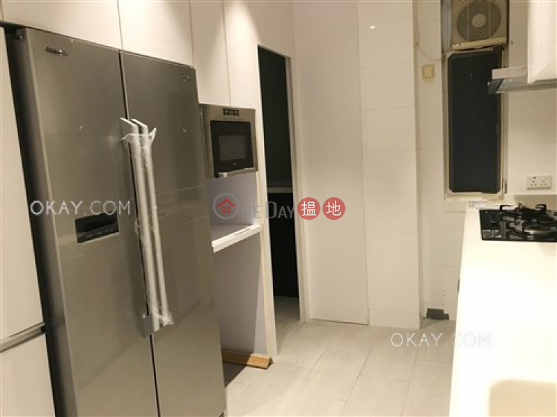 HK$ 20M | Full View Court, Wan Chai District Nicely kept 2 bedroom with parking | For Sale