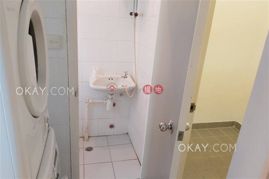 Unique 3 bedroom with parking | Rental, Hillsborough Court 曉峰閣 Rental Listings | Central District (OKAY-R78493)