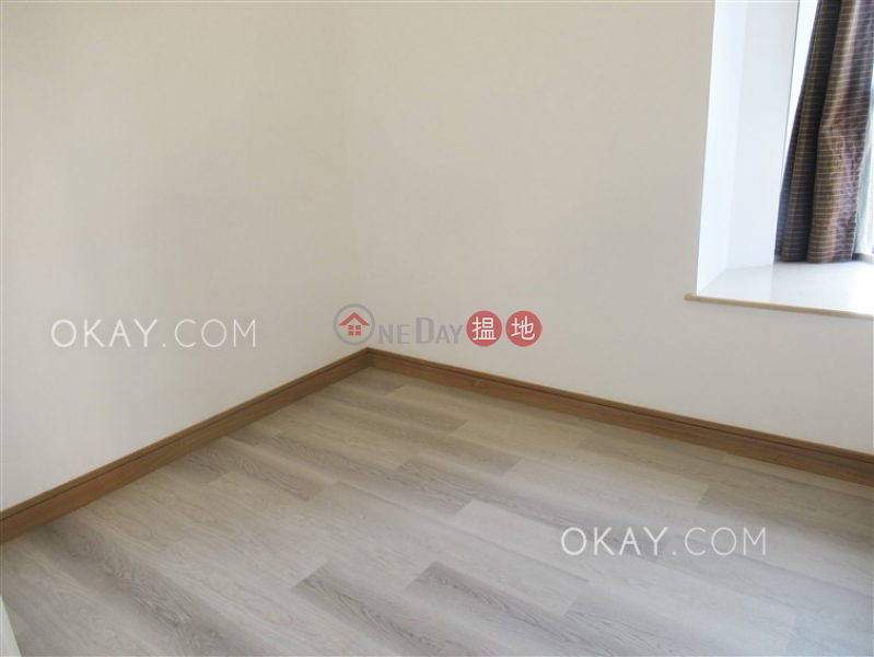 HK$ 25,000/ month, Centrestage, Central District, Lovely 2 bedroom on high floor with balcony | Rental