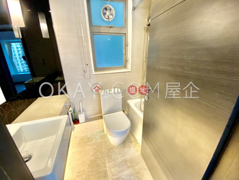 HK$ 30,000/ month | Centre Place Western District Gorgeous 3 bedroom with balcony | Rental