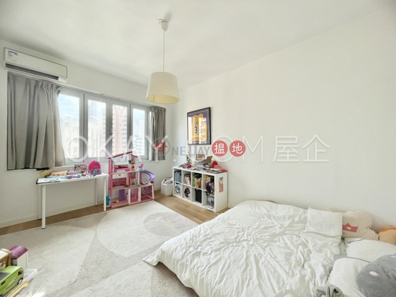 HK$ 29M | 35-41 Village Terrace, Wan Chai District, Luxurious 3 bed on high floor with rooftop & balcony | For Sale