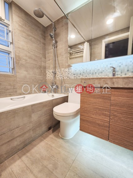 HK$ 37,000/ month | Block B Dragon Court, Eastern District | Efficient 3 bedroom with parking | Rental