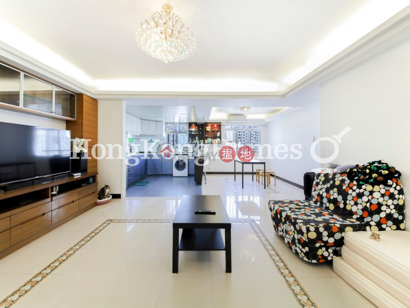 3 Bedroom Family Unit for Rent at Wing Cheung Court | Wing Cheung Court 穎章大廈 Rental Listings