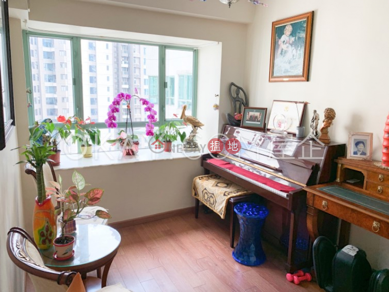 HK$ 38,000/ month, Goldwin Heights | Western District | Luxurious 2 bedroom on high floor with parking | Rental