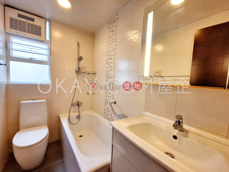 Efficient 3 bedroom with balcony & parking | For Sale | Block 5 Phoenix Court 鳳凰閣 5座 Sales Listings