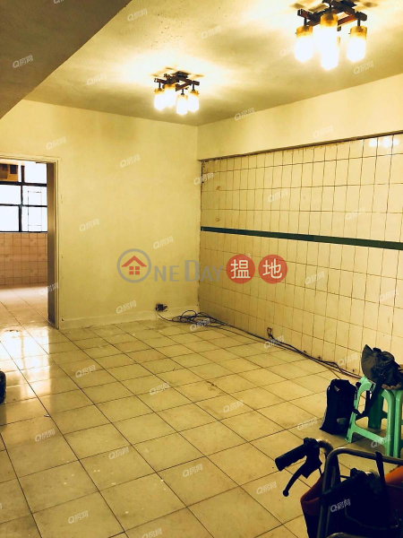Property Search Hong Kong | OneDay | Residential, Sales Listings Fu King Building | 3 bedroom Mid Floor Flat for Sale