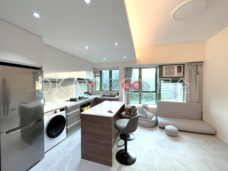 Luxurious 2 bedroom with sea views & parking | For Sale | Y.I Y.I Sales Listings
