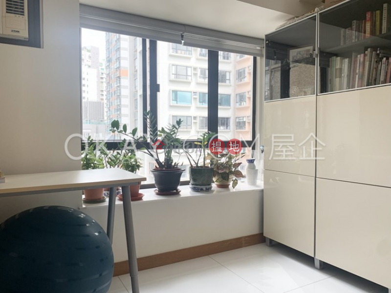 HK$ 38,000/ month, Excelsior Court | Western District | Tasteful 3 bedroom on high floor | Rental