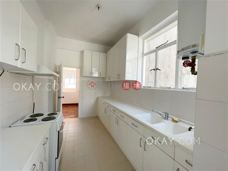 HK$ 29,800/ month | 52 Stanley Village Road, Southern District Lovely 3 bedroom with balcony & parking | Rental