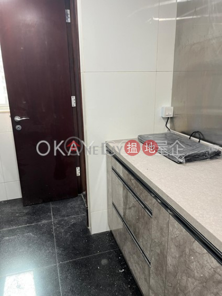 Charming 3 bedroom with balcony & parking | Rental | The Legend Block 3-5 名門 3-5座 Rental Listings