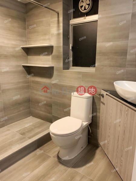 HK$ 19.5M The Waterfront Phase 1 Tower 2, Yau Tsim Mong | The Waterfront Phase 1 Tower 2 | 3 bedroom Mid Floor Flat for Sale