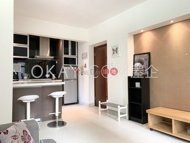 HK$ 25,000/ month Golden Phoenix Court, Western District | Tasteful 1 bedroom in Mid-levels West | Rental