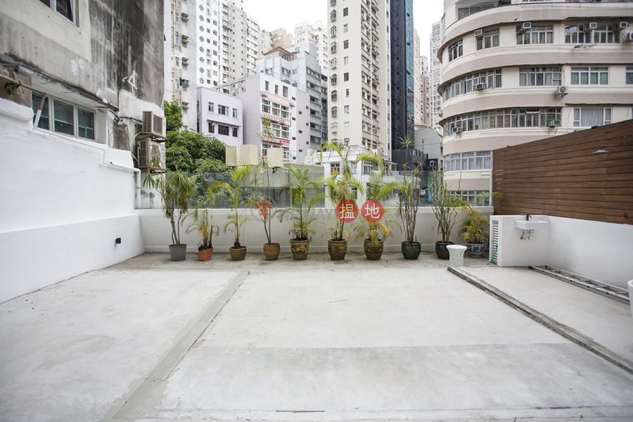 HK$ 14M Lai Sing Building, Wan Chai District | Fabulous Renovation, Huge Terrace!