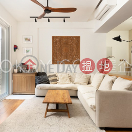 Elegant 2 bedroom with balcony & parking | For Sale | 31-33 Village Terrace 山村臺 31-33 號 _0