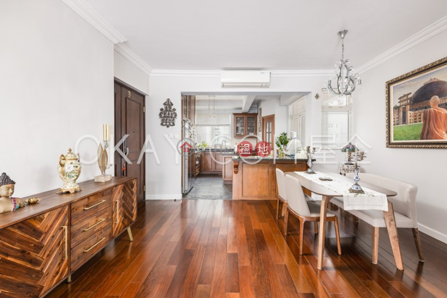 HK$ 14.9M, Discovery Bay, Phase 4 Peninsula Vl Coastline, 42 Discovery Road Lantau Island | Tasteful 3 bed on high floor with sea views & balcony | For Sale
