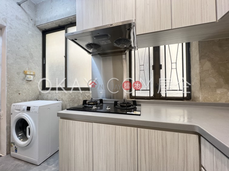 Charming 4 bedroom with balcony & parking | Rental | Se-Wan Mansion 西園樓 Rental Listings