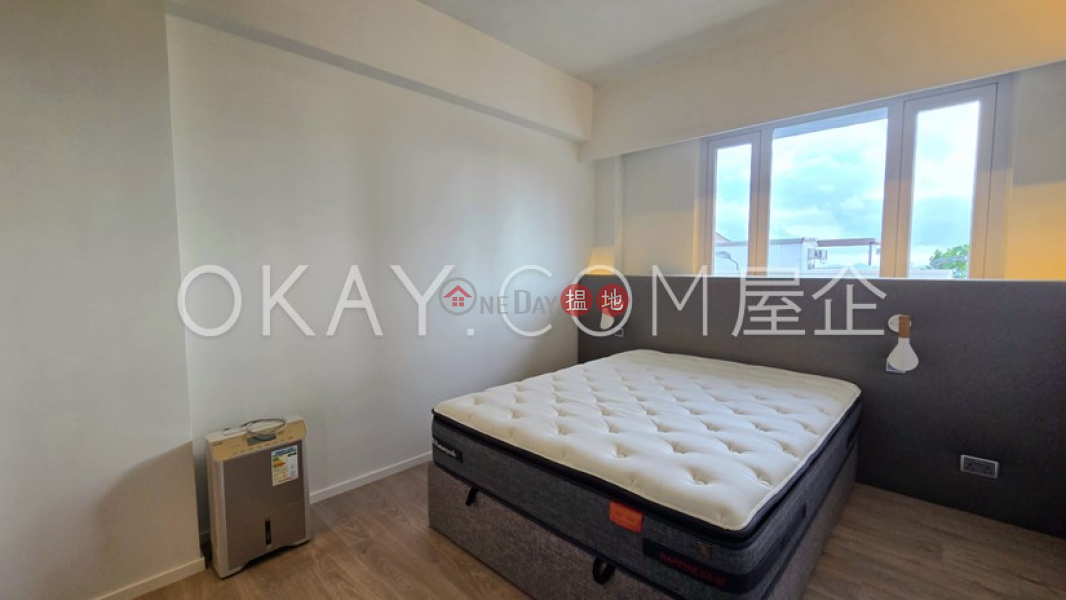 HK$ 50,000/ month, Sunlight Court Western District, Elegant penthouse with rooftop & parking | Rental