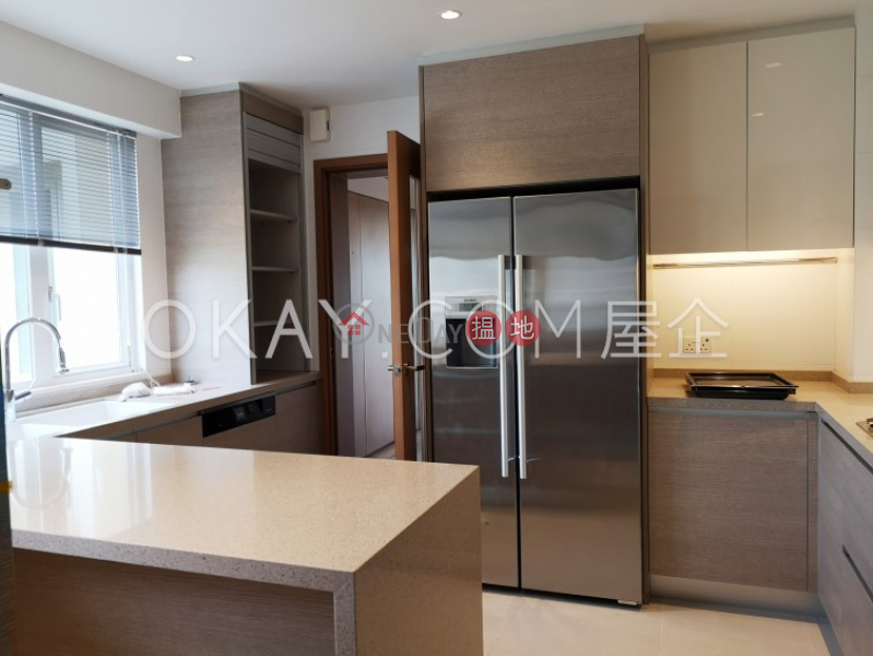HK$ 75,000/ month | Villa Piubello Southern District, Stylish 3 bed on high floor with sea views & balcony | Rental