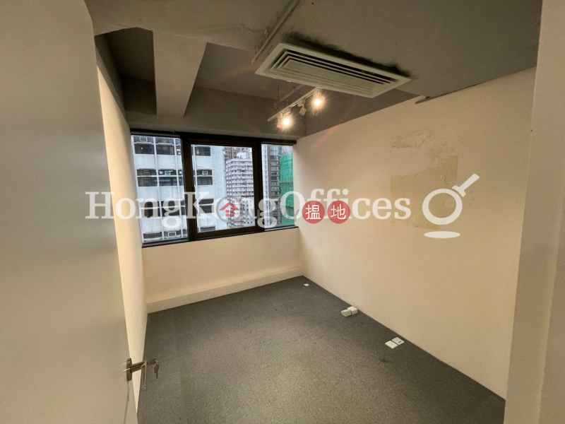 HK$ 51,360/ month | Queen\'s Centre | Wan Chai District Office Unit for Rent at Queen\'s Centre