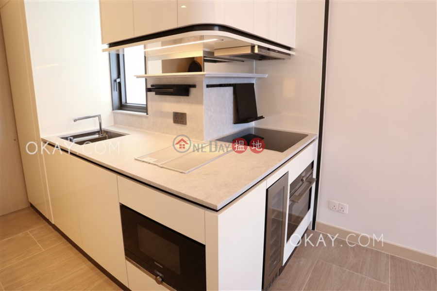 HK$ 58,300/ month, On Fung Building, Western District Efficient 3 bedroom on high floor with balcony | Rental