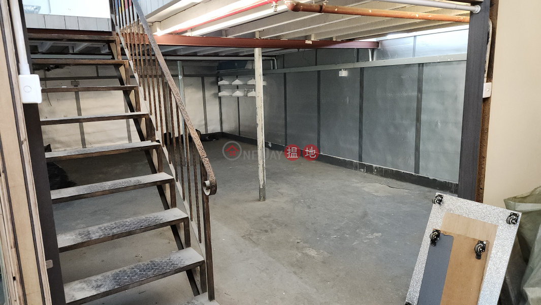 Office + warehouse, the parking lot can accommodate 40-foot containers, make an appointment and view immediately, 18 Tin Hau Road | Tuen Mun | Hong Kong, Rental HK$ 22,000/ month