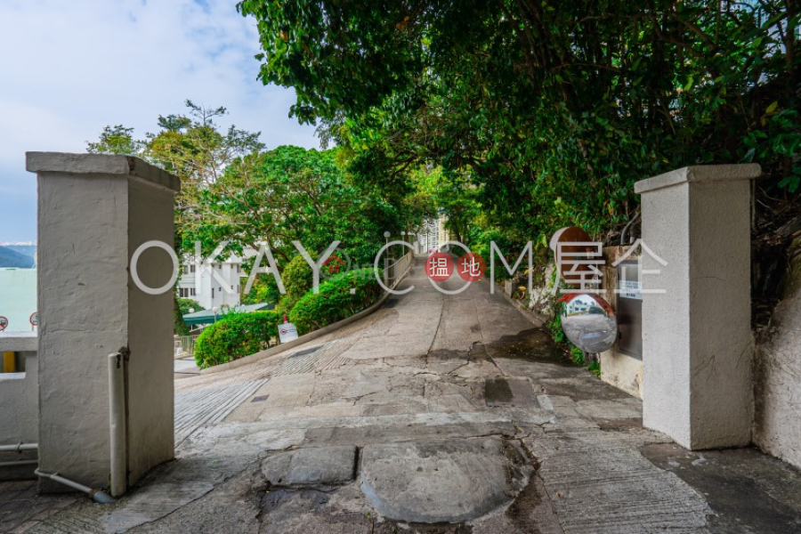 Unique 3 bedroom on high floor with parking | Rental | 98 Repulse Bay Road 淺水灣道98號 Rental Listings