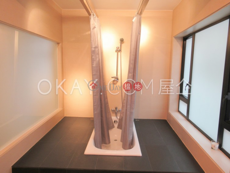 HK$ 32,000/ month | Ivory Court Western District Tasteful 1 bedroom with parking | Rental