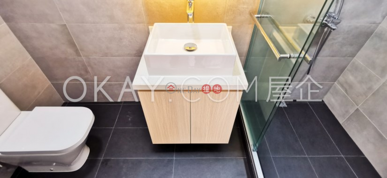 Stylish 3 bedroom with sea views & balcony | Rental | Clarke Mansion 嘉賓大廈 Rental Listings