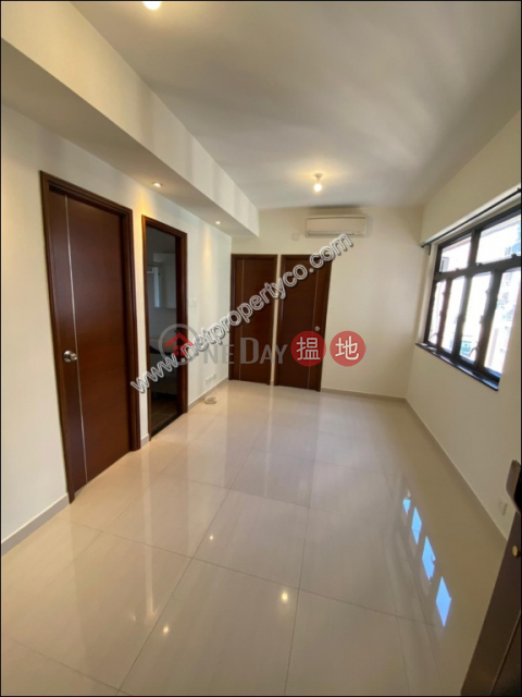 Trendy Location Bright Apartment, Wealth Building 富裕大廈 | Western District (A070540)_0