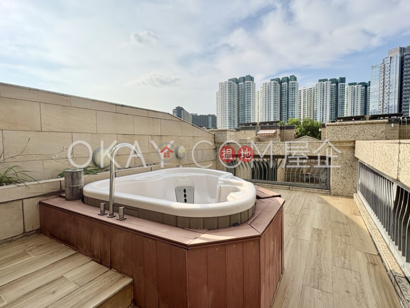 Rare house with rooftop, balcony | Rental 1 Kin Tung Road | Lantau Island, Hong Kong | Rental HK$ 56,000/ month