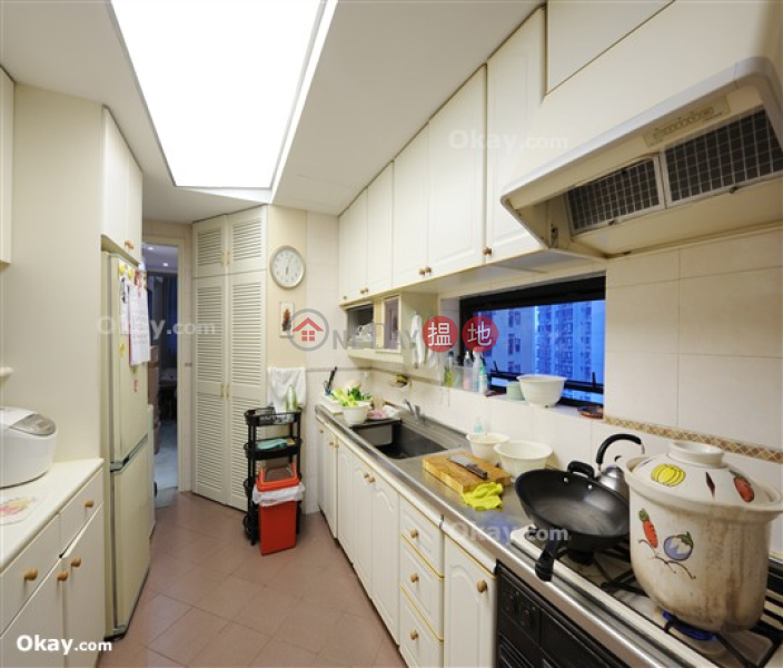 Regal Crest | Low | Residential | Sales Listings HK$ 39M