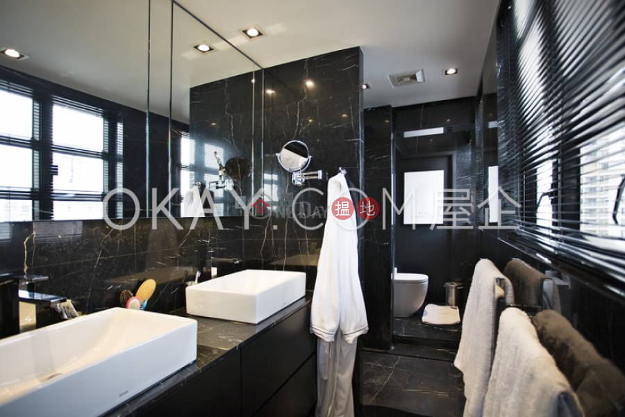 HK$ 35,000/ month, Hau Wo Court Western District | Luxurious penthouse with rooftop | Rental