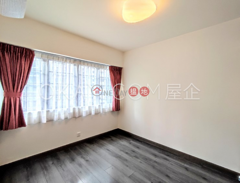 HK$ 10.8M | Peace Tower | Western District | Tasteful 2 bedroom on high floor | For Sale
