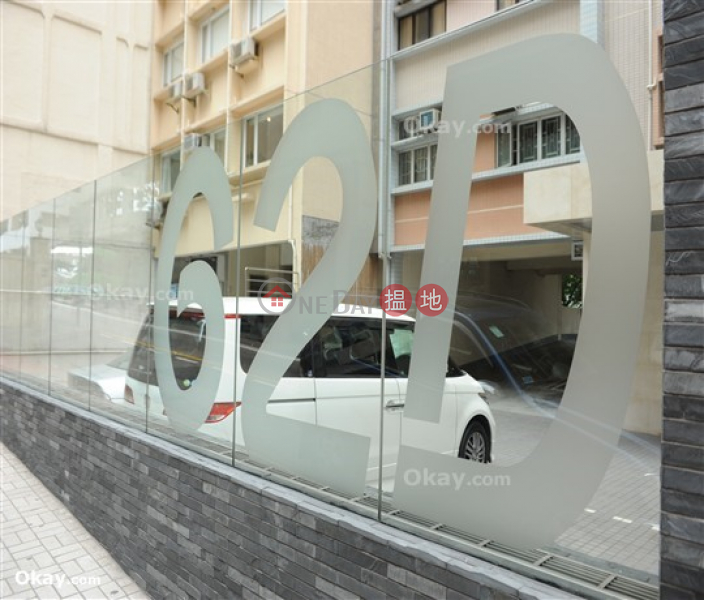 Nicely kept 2 bed on high floor with sea views | For Sale | King\'s Court 瓊林閣 Sales Listings