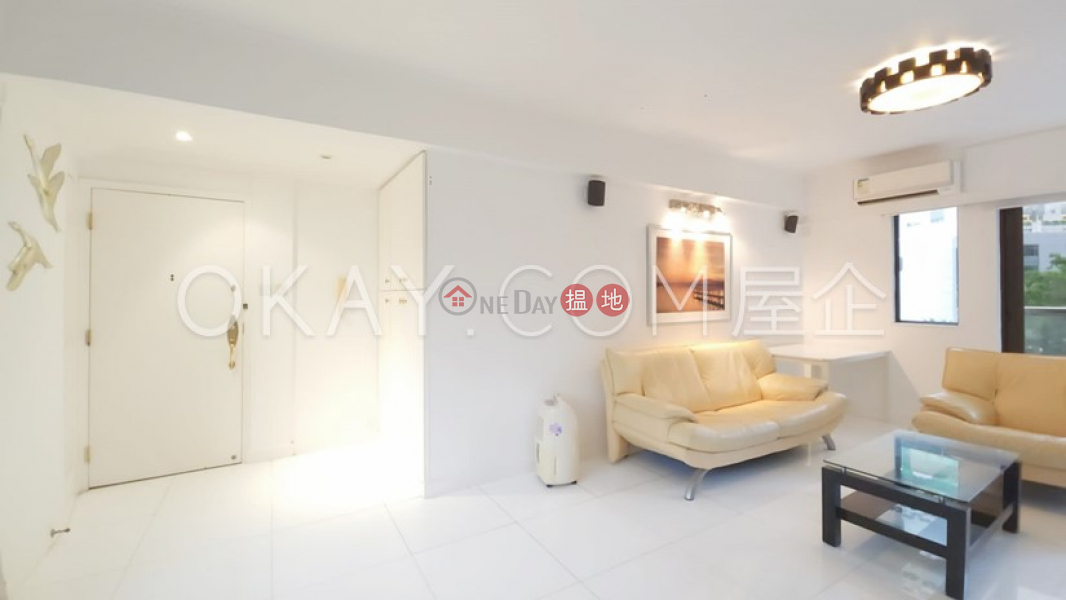 Elegant 3 bedroom on high floor with balcony & parking | For Sale | Hawthorn Garden 荷塘苑 Sales Listings