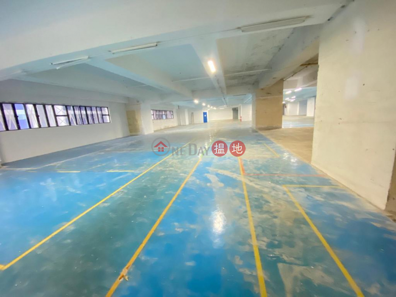 Property Search Hong Kong | OneDay | Industrial Rental Listings | Kwai Chung Wyler Centre: Whole floor for rent, warehouse decoration with inside toilet