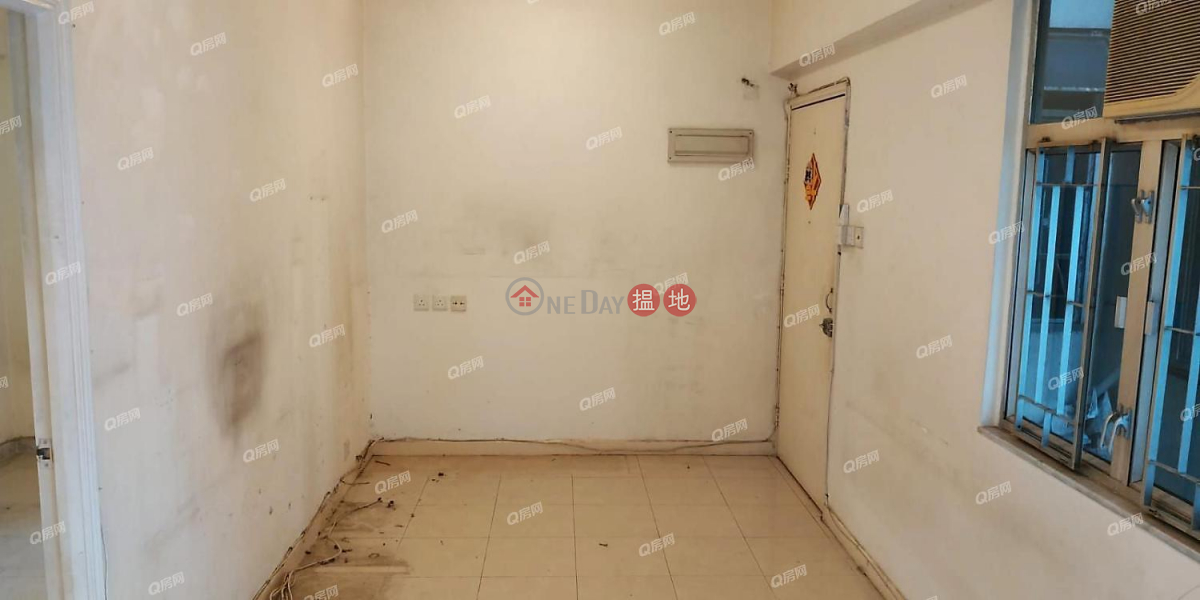 Property Search Hong Kong | OneDay | Residential, Rental Listings Hip Tak Building | 3 bedroom Mid Floor Flat for Rent