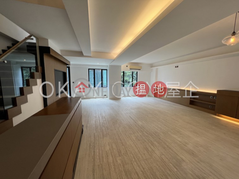 Efficient 3 bed on high floor with balcony & parking | Rental | Park View Court 恆柏園 _0